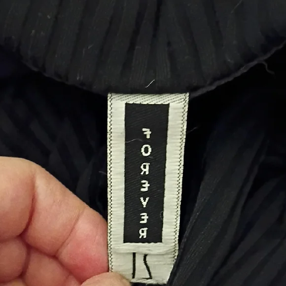 🎁FREE GIFT INCLUDED🎁Forever 21 Elegant Black Short Sleeve Tee - Picture 10 of 11